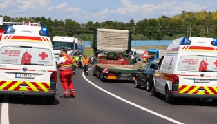 Streifkollision zweier Autos auf Wiener Straße bei Asten fordert zwei Leichtverletzte