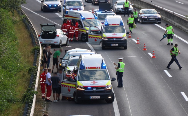 Schwerer Auffahrunfall auf Innkreisautobahn in Pichl bei Wels fordert drei Verletzte