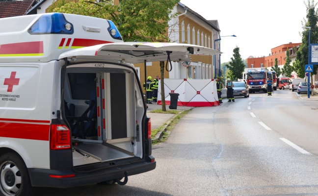 Reanimation: Autolenker touchierte nach internem Notfall Hausmauer in Bad Schallerbach