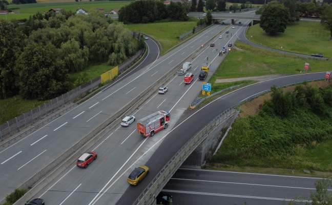 Auffahrunfall auf Westautobahn bei Regau lste kurzzeitig greren Einsatz aus