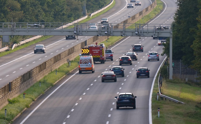 Verkehrsunfall auf Westautobahn bei Seewalchen am Attersee endet glimpflich