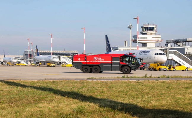 Heftiges Gewitter ber Bayern: Flugzeuge von Mnchen zur Zwischenlandung nach Hrsching umgeleitet