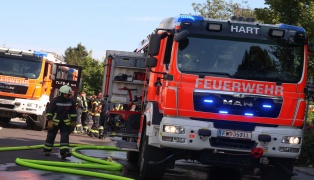 Ausgedehnter Wohnungsbrand in einer Wohnanlage in Leonding sorgte für Einsatz dreier Feuerwehren