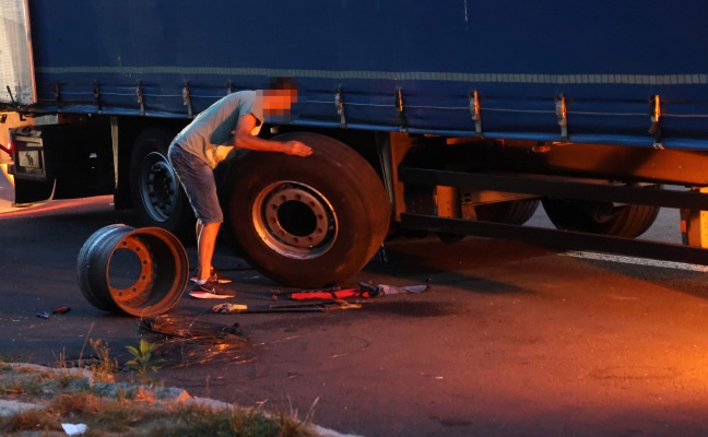 Brand eines LKW-Reifens löste Einsatz dreier Feuerwehren auf Innkreisautobahn bei Krenglbach aus