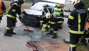 Waldrand gestreift: Kleintransporter bei Sipbachzell von Fahrbahn abgekommen