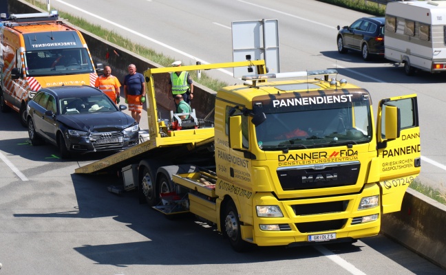 Einsatzkräfte zu schwerem Verkehrsunfall auf Innkreisautobahn bei Peterskirchen alarmiert