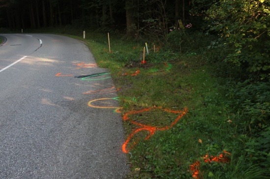 Tdlicher Verkehrsunfall: Motorradlenker (28) starb bei Kollision mit LKW in Grieskirchen