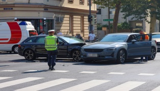 Kreuzungscrash in Wels-Innenstadt während Arbeiten an der Ampelanlage