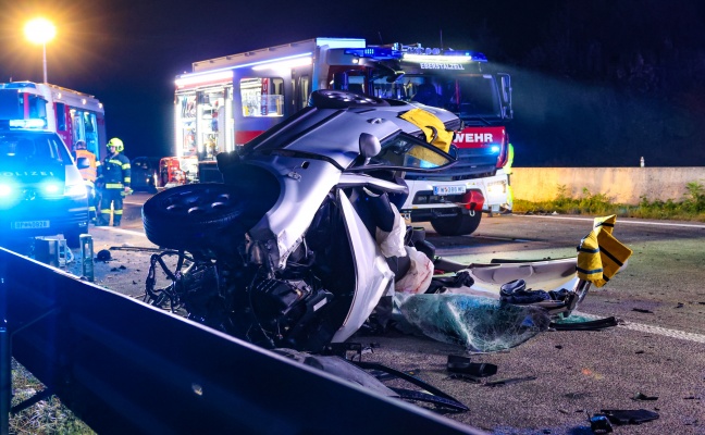 Geisterfahrerunfall: Autolenker (19) bei Frontalcrash auf Westautobahn in Vorchdorf tödlich verletzt