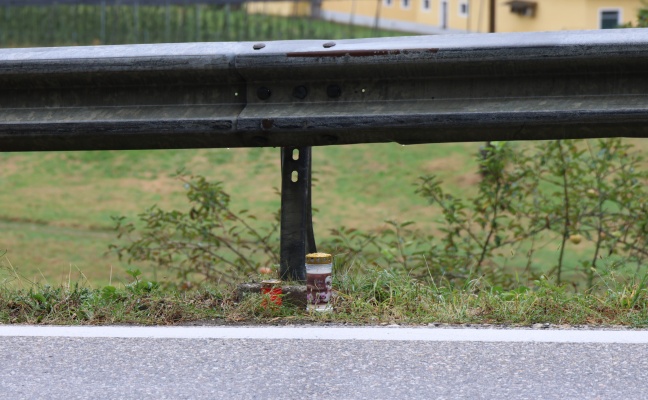 Zwei Todesopfer (37 und 43) bei Motorradsturz auf Mhllackener Strae in Feldkirchen an der Donau