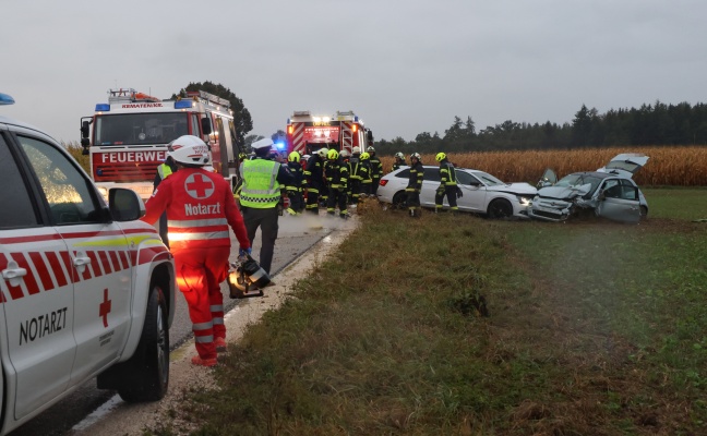 Frontalcrash zweier PKW bei Allhaming fordert drei Verletzte