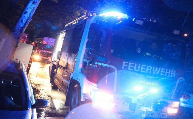 Brett angebrannt: Einsatz der Feuerwehr nach Rauchentwicklung in einer Wohnung in Wels-Lichtenegg