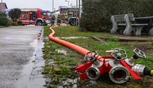 Vier Feuerwehren im Einsatz: Kleinerer Brand in der Kche einer Wohnung in Schllberg