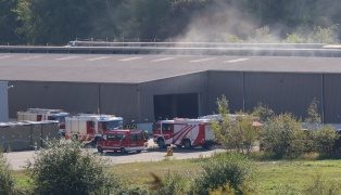 Fnf Feuerwehren bei Brand in einem Ziegelwerk in Krenglbach im Einsatz