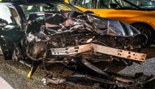 Ein Toter und vier teils Schwerverletzte bei Unfall auf Mauerkirchener Strae in Helpfau-Uttendorf