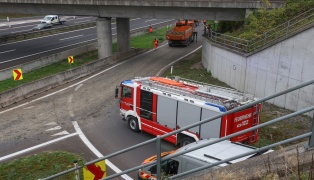 Rbenernte auf Autobahn: LKW verlor Teil seiner Ladung auf Auffahrt zur Innkreisautobahn bei Wels