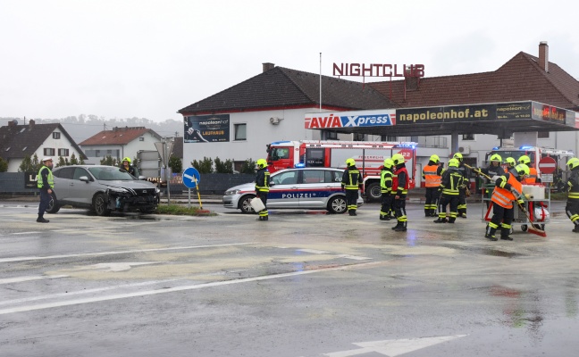 Schwerer Kreuzungscrash zwischen zwei PKW in Ansfelden