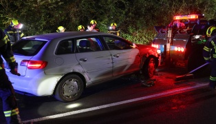 Schwerer Verkehrsunfall auf Eferdinger Strae bei Wilhering fordert eine verletzte Person