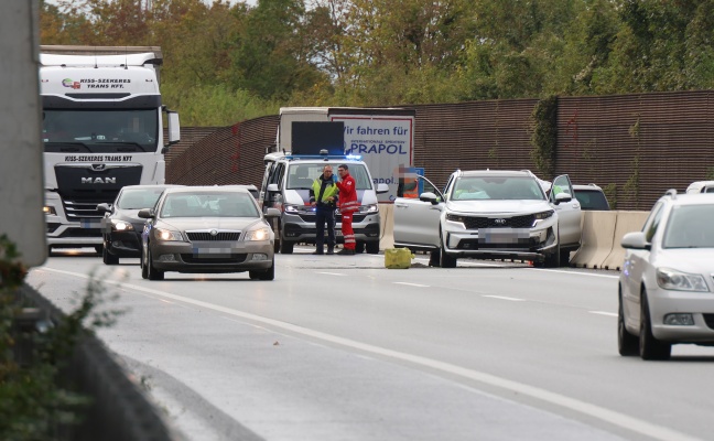 Verkehrsunfall zwischen PKW und Kleintransporter auf Welser Autobahn bei Wels-Puchberg