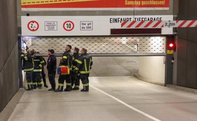 Nchtlicher Einsatz aufgrund eines beschdigten Einfahrtstores einer Tiefgarage in Wels-Innenstadt