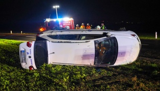 Lenker unverletzt: Autoberschlag in Buchkirchen endet glimpflich