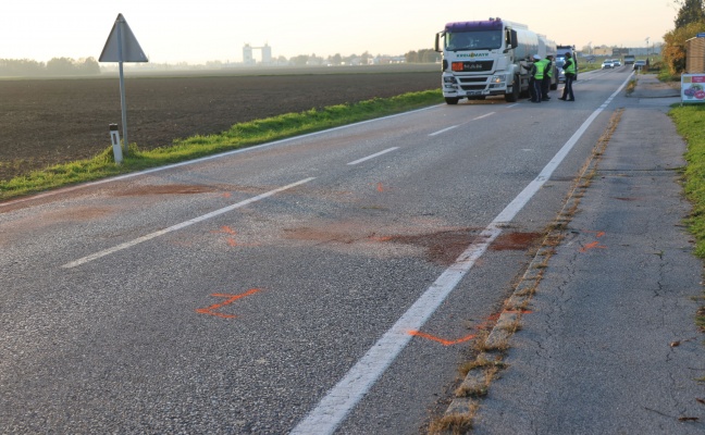 Drei Verletzte bei schwerem Verkehrsunfall auf Theninger Strae bei Alkoven