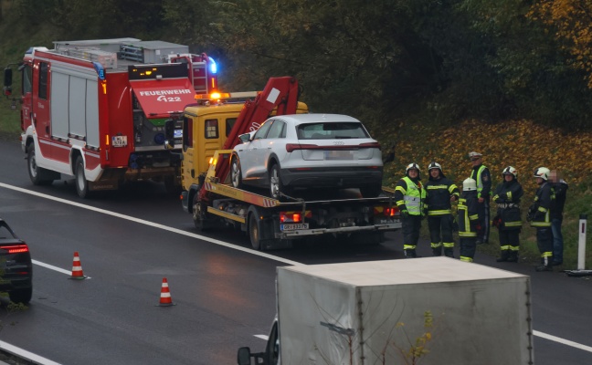 Einsatzkrfte nach Unfall zu E-Auto-Brand auf Innkreisautobahn in Kematen am Innbach alarmiert