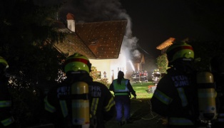 Drei Feuerwehren bei Brand im Dachbereich eines Wohnhauses in Gunskirchen im Einsatz