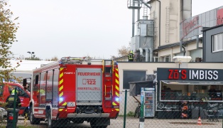 Zwei Feuerwehren bei Tischlerei in Eberstalzell im Einsatz