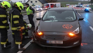 Drei Verletzte bei schwerem Verkehrsunfall auf Innviertler Strae in Krenglbach