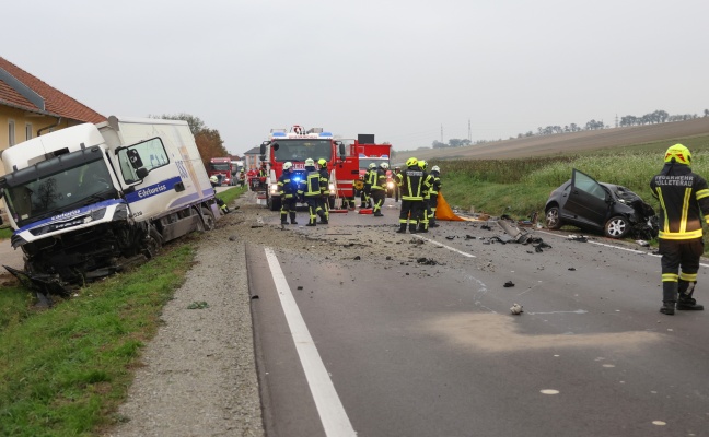 Tdlicher Frontalcrash: Autolenker (57) starb bei Kollision mit Biertransporter in Grieskirchen