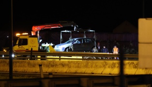 Betriebsmittel ausgetreten: PKW im Bereich der Autobahnauffahrt bei Wels-Lichtenegg verunfallt