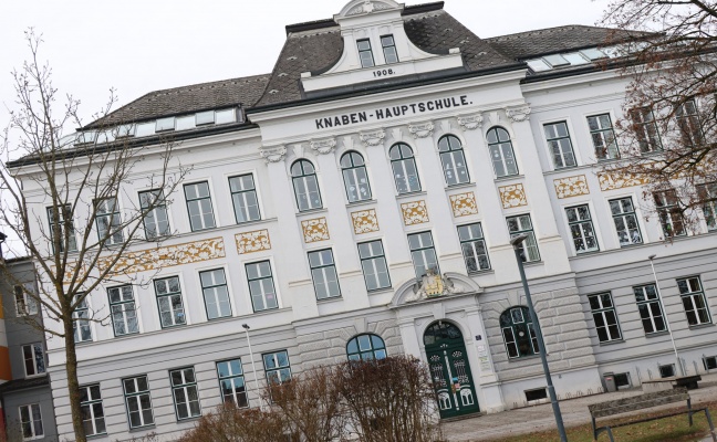 Mumifizierte Kinderleiche im Keller einer Schule in Vcklabruck entdeckt