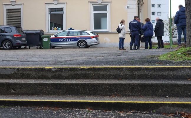 Bombendrohungen gegen Schulen: Zwei Volksschulen in Wels-Lichtenegg polizeilich gerumt