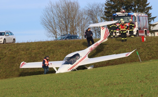 kleinflugzeug-auf-flugplatz-laakirchen-gschwandt-ber-landebahn-hinausgeschossen