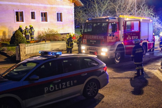 Vier Feuerwehren bei Brand in einer Honigkche im Keller eines Hauses in Ried im Traunkreis