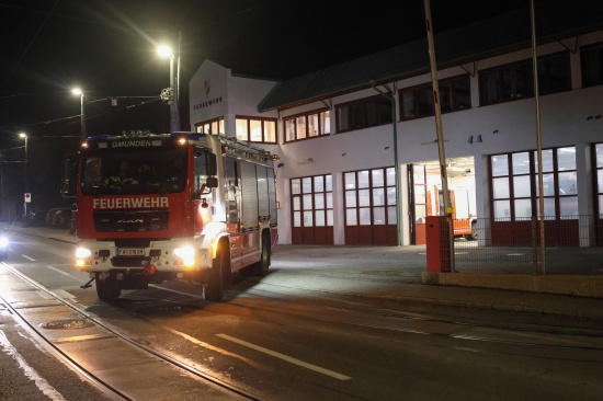 Personensuche: Abgngige Frau whrend Suchaktion in Gmunden von Feuerwehrmann in Altmnster entdeckt