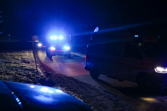 Sturzgeschehen : Feuerwehr, Rettung und Notarzt bei Personenrettung in Oberschlierbach im Einsatz