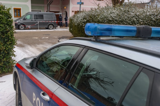 Mordversuch: Groeinsatz der Polizei nach Schssen auf Frau in Ebensee am Traunsee