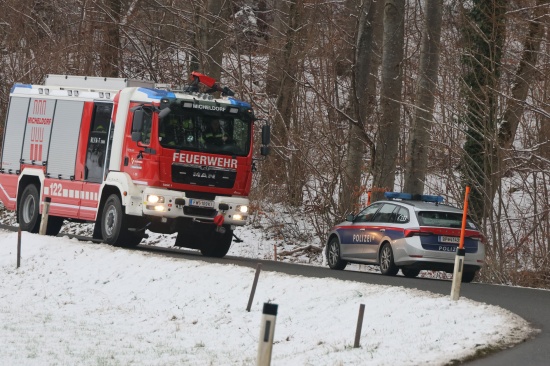 Einsatzkrfte zu Personenrettung nach Verkehrsunfall bei Micheldorf in Obersterreich alarmiert