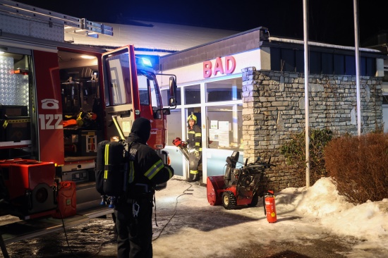 Brand im Freibad: Einsatzkrfte zweier Feuerwehren in Hinterstoder im Einsatz