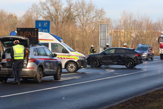 Verkehrsunfall zwischen zwei Autos im Bereich der Autobahnanschlussstelle in Enns