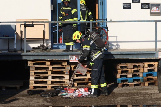 Brand im Brogebude eines Firmenkomplexes in Traun sorgt fr Einsatz zweier Feuerwehren