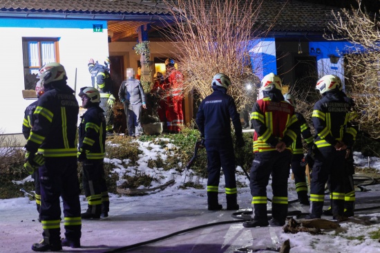 Kaminofen angeheizt: Einsatz der Feuerwehr bei Brand in einem Wohnhaus in Grnau im Almtal