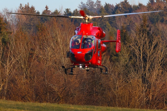 Personenrettung: Notarzthubschrauber, Rettung und Feuerwehr nach Forstunfall in Kirchham im Einsatz