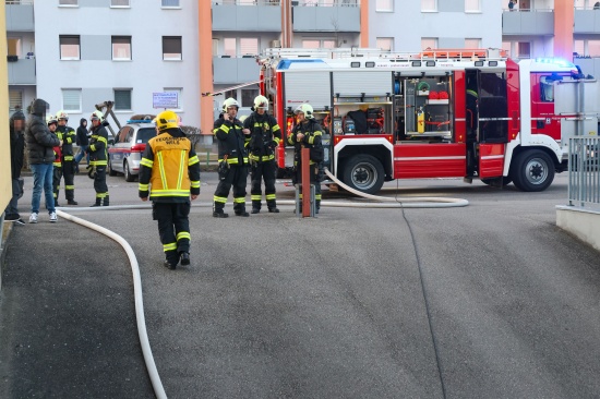 Brandeinsatz in der Tiefgarage einer Wohnanlage in Wels-Neustadt