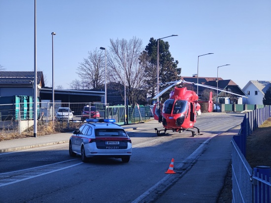 Notarzthubschrauber nach internem Notfall in Gmunden im Einsatz