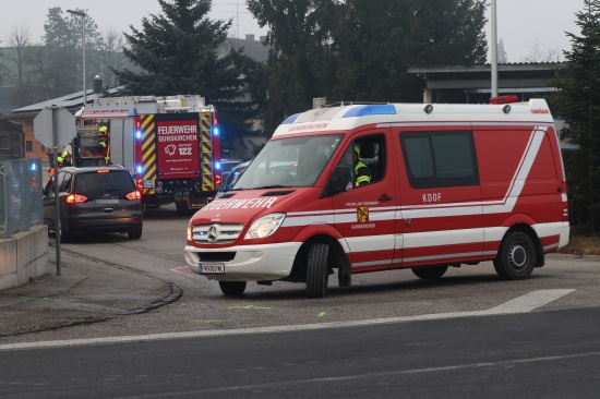 Auto bei Verkehrsunfall in Gunskirchen gegen Gartenzaun gekracht