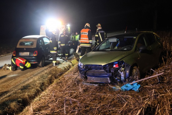 PKW bei Verkehrsunfall in Sipbachzell gegen entgegenkommendes Auto geschleudert