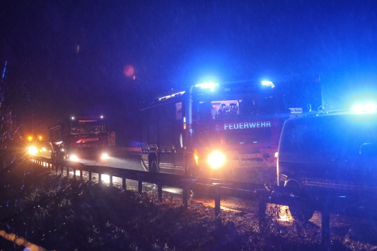 Feuerwehr bei berhitzter Radnabe eines LKW auf der Pyhrnautobahn bei Ried im Traunkreis im Einsatz